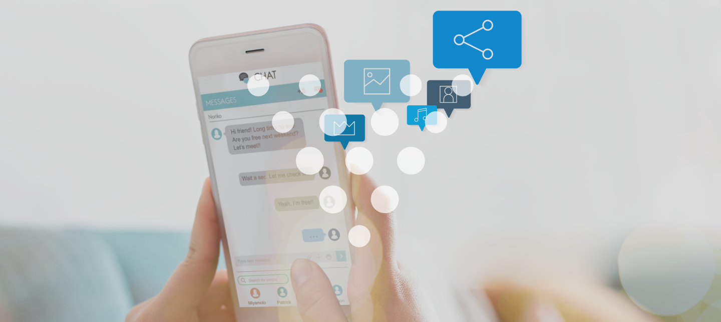 pessoa recebendo atendimento pelo chatbot