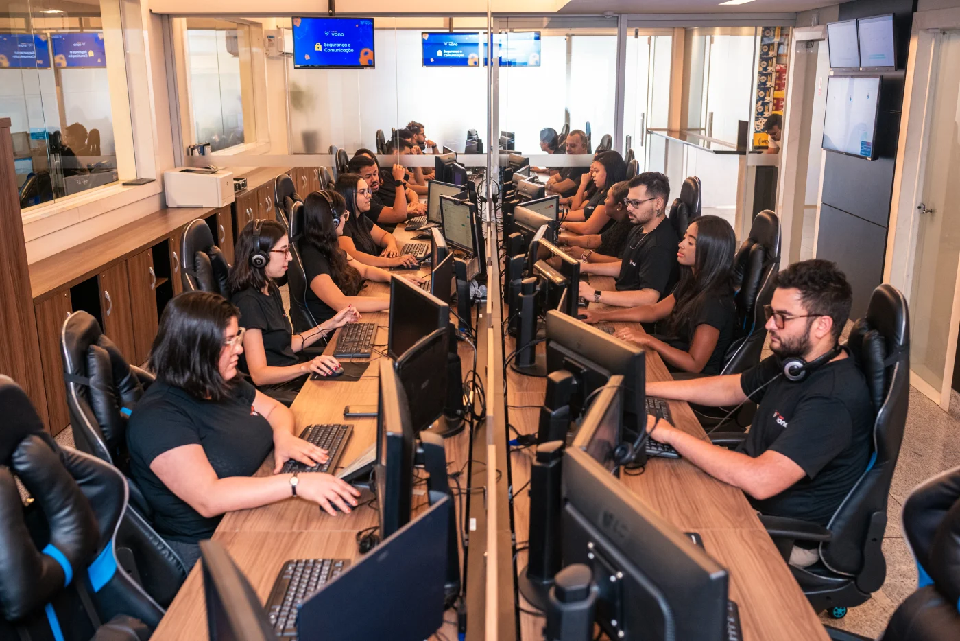 Equipe da central Vono em operação de monitoramento de alarmes 24 horas